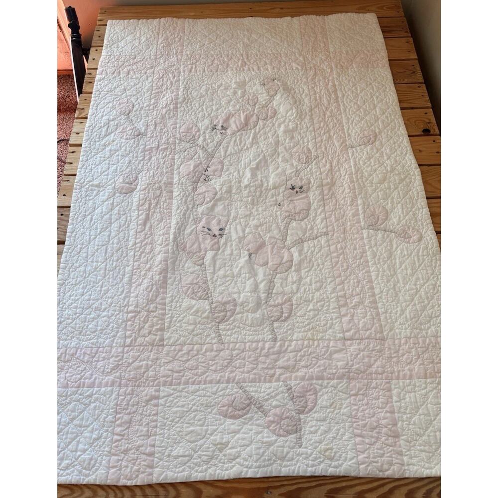 Vintage Handmade Cat quilt size 51x34 White R2